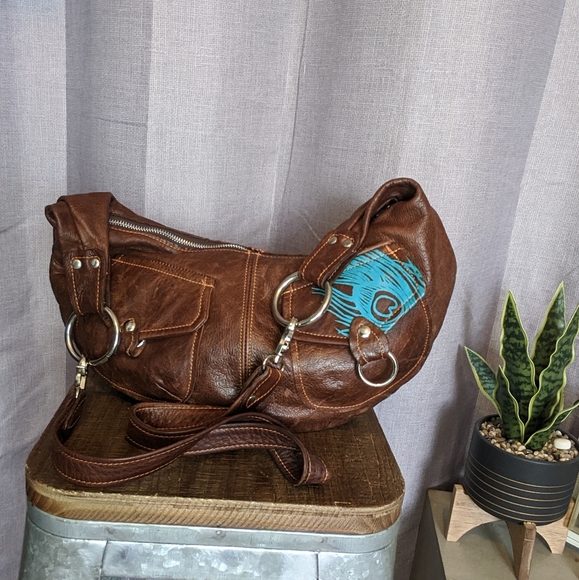 Stitch & Swash leather peacock feather crossbody - Picture 5 of 5